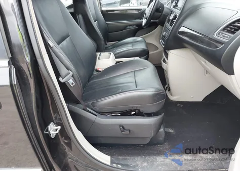 2015 Chrysler Town & Country Touring L z USA, uszkodzony, nr VIN 2C4RC1CG1FR563277